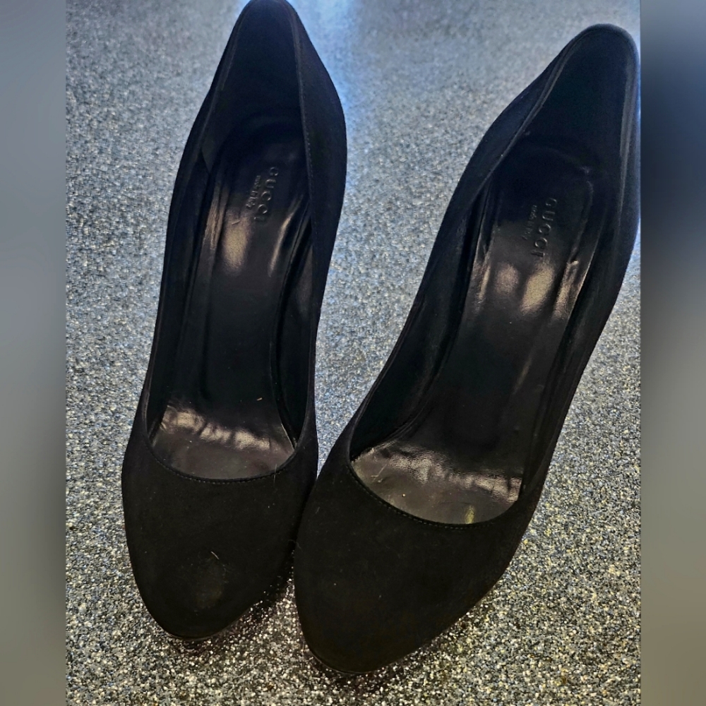 GUCCI BLACK SUEDE PUMP SIZE 40.5